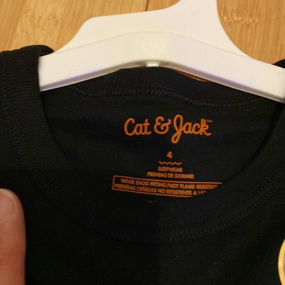 Cat &Jack, glow in the dark, skeleton pajama set, size 4 - Picture 3 of 6